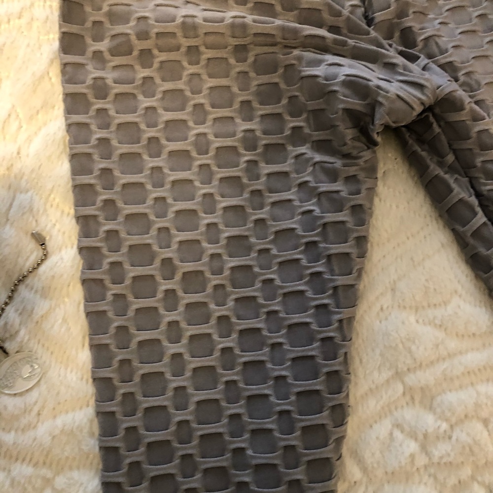 Booty sculpting tik Tok leggings.